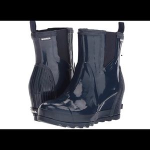 New with tags Sorel Joan Rain wedge Chelsea boots